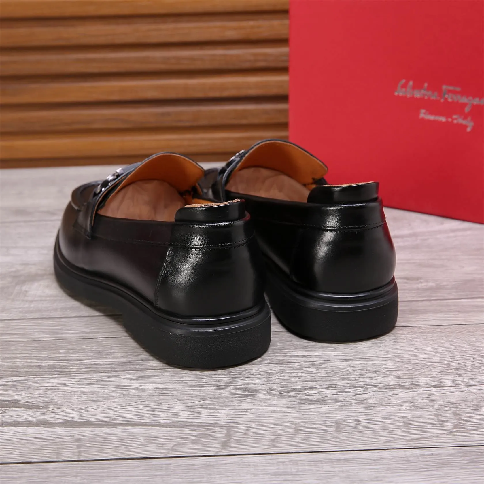 Men's shoes 💰460 🕷🕷🐂【Ferragamo】Ferragamo Popular fashionable casual shoes🇨🇳Official website counter 1:1 production, original mold opening💯Good quality visible, imported high-end first-layer waxed calfskin, water-dyed🐂leather lining🌿very clear texture, high-quality waterproof, non-slip and wear-resistant outsole🎋high quality and low price, truly handmade🍓Black optional! Code number 38-44 (45-46 customized)......